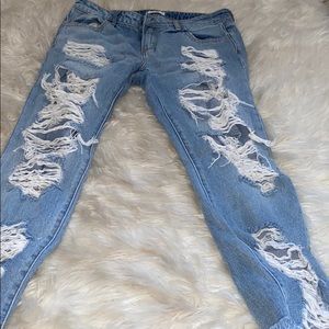 Boyfriend distressed jeans (low rise)